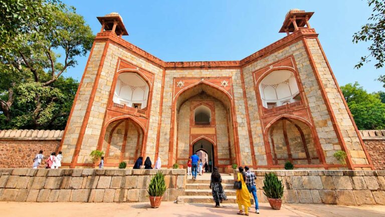 Things To Do In New Delhi In One Day: Our Itinerary Hamayun'S Tomb Entrance In Delhi