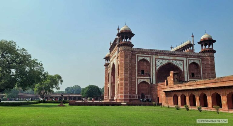 Delhi And Agra In 2 Days: A Firsthand Itinerary Taj Mahal Entrance In Agra, India