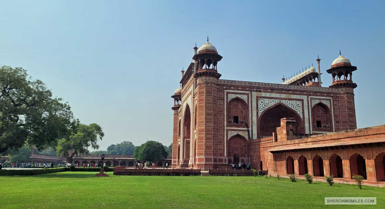 Delhi And Agra In 2 Days: A Firsthand Itinerary Taj Mahal Entrance In Agra, India