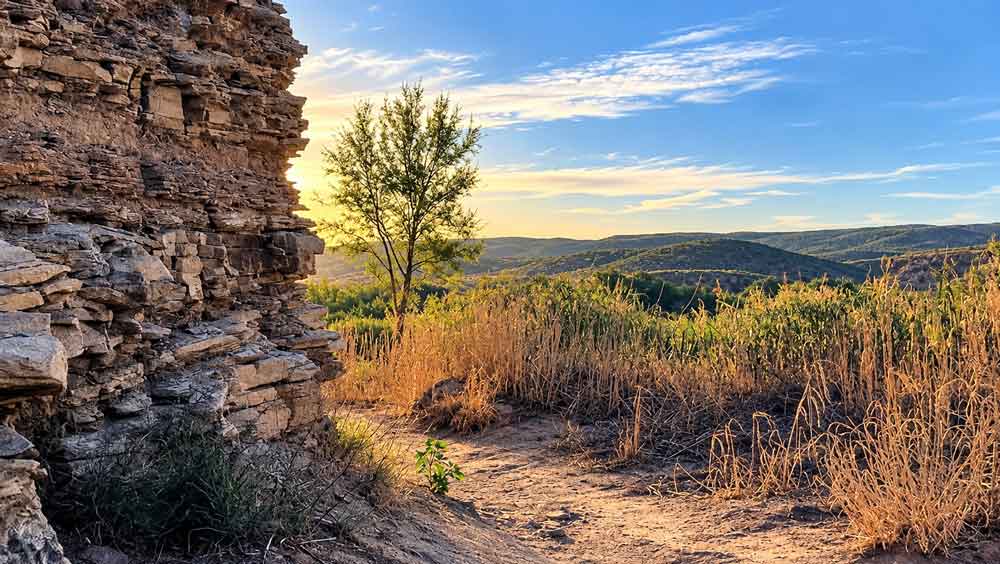 Big Bend Hot Springs: Trail, Soaking &Amp; What To Know Trail Approaching Big Bend Hot Springs And The Rio Grande