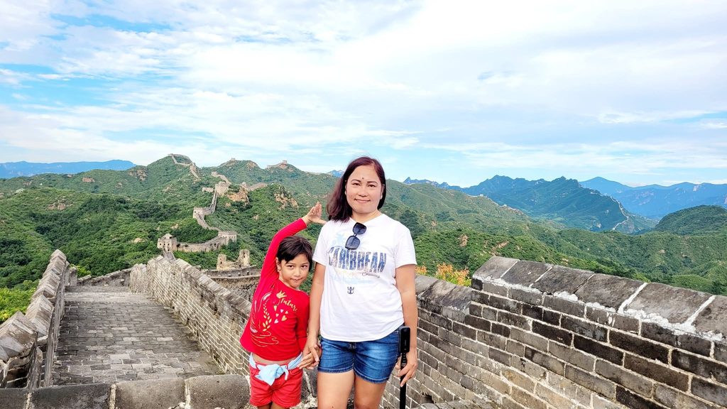 Is The Great Wall Of China Hard To Climb? What It'S Really Like Mother And Daughter Walking On The Great Wall