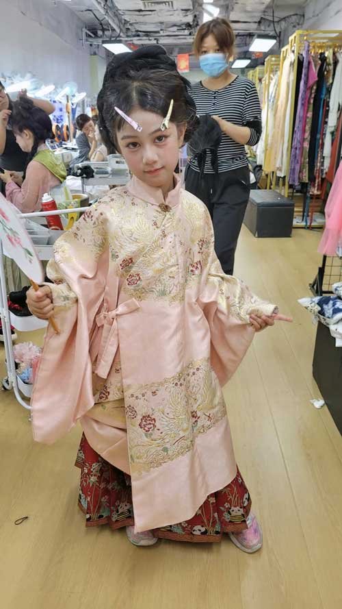 Beijing Traditional Costume Photoshoot With Kids: Cost &Amp; What To Expect Beijing Traditional Costume Photoshoot With Kids