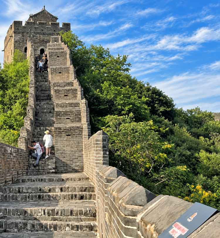Is The Great Wall Of China Hard To Climb? What It'S Really Like Is The Great Wall Of China Hard To Climb? Steep Stairs Up The Great Wall