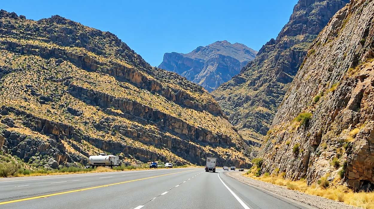 Virgin River Gorge Scenic Drive: I-15 Through Arizona I-15 Winding Through The Virgin River Gorge In Northwestern Arizona